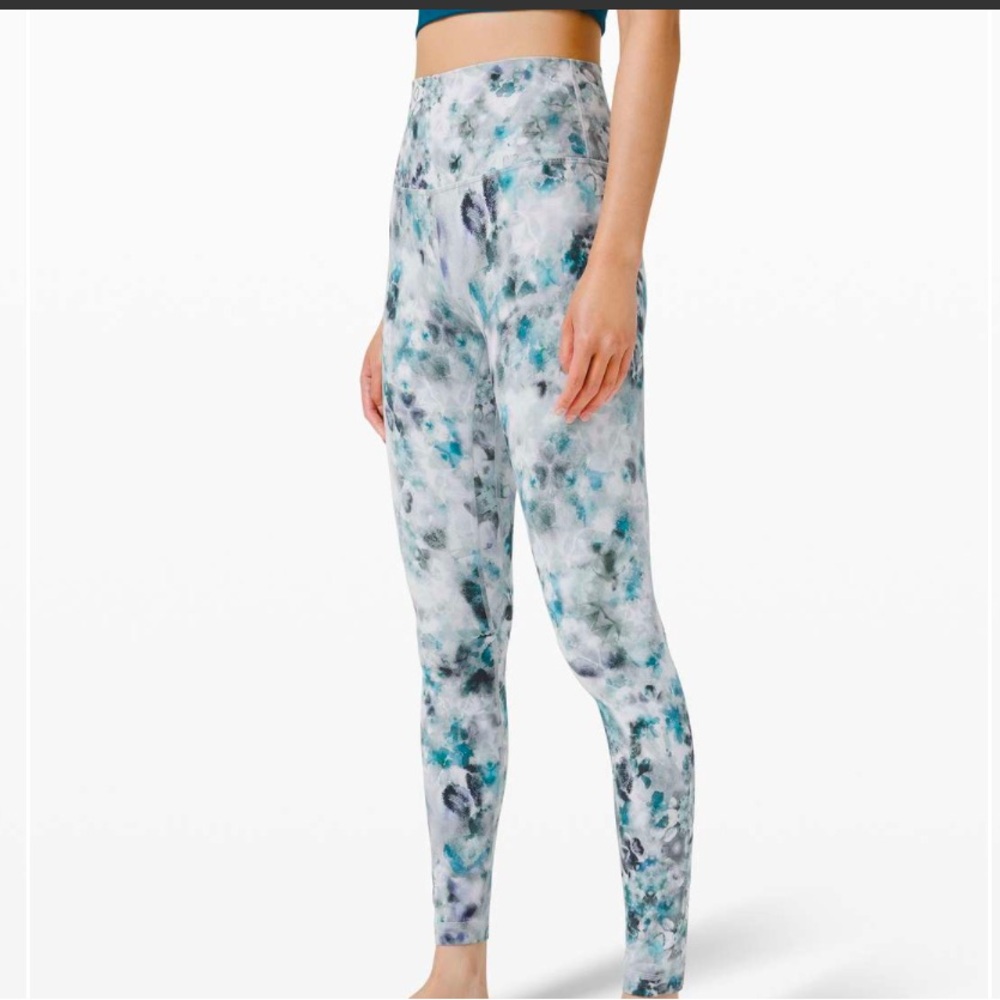 Lululemon Align Pant 25”
Kaleidofloral Multi